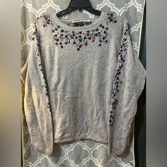 Northern Reflections Sweaters - Women's Northern Reflextion Embroidered Vintage Crew Neck Sweater